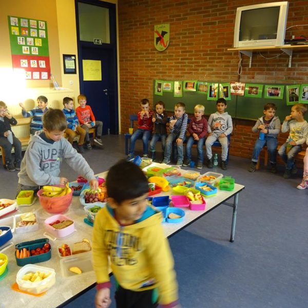  Gemeinsames Frühstück: 3. Kindergarten und 1. Schuljahr Bildidee 